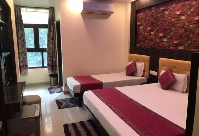 Hotel Goroomgo Bajrang Paharganj New Delhi
