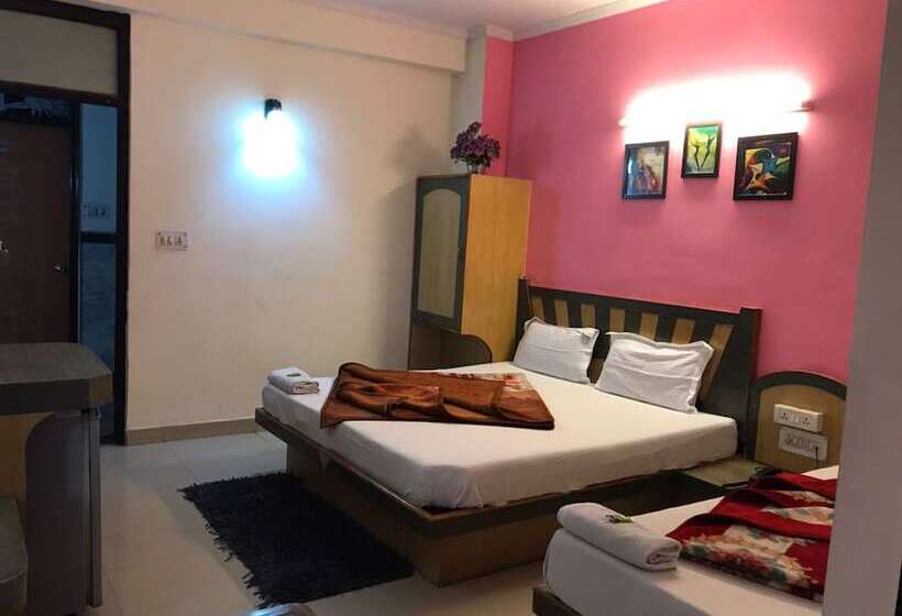 Hotel Goroomgo Bajrang Paharganj New Delhi