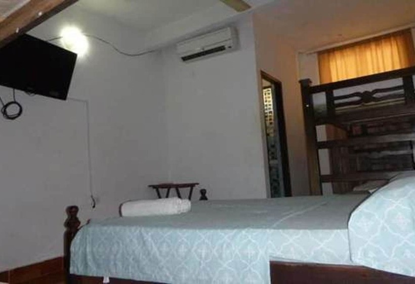 Отель Hospedaje Playa Brava