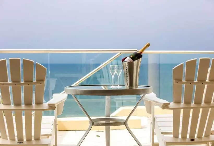 هتل Jonahs Restaurant & Accommodation, Whale Beach