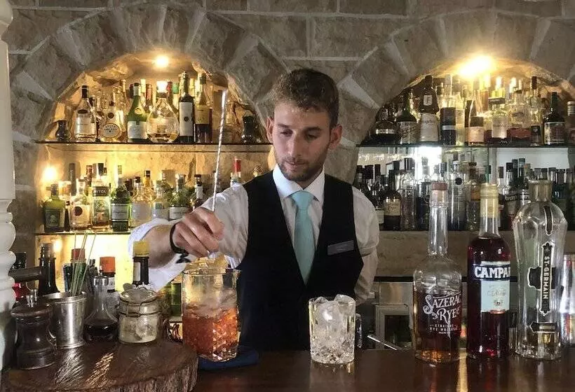 هتل Jonahs Restaurant & Accommodation, Whale Beach