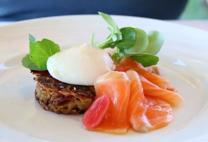 هتل Jonahs Restaurant & Accommodation, Whale Beach