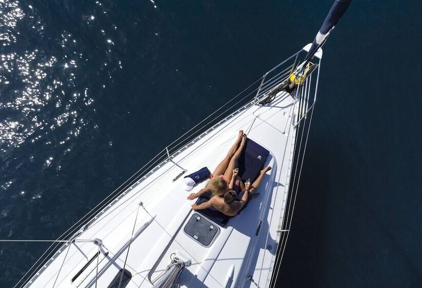 Hotel Jonahs Restaurant & Accommodation, Whale Beach