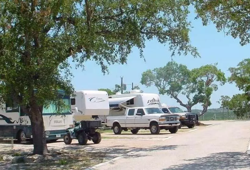 Hotelli Top Of The Hill Rv Resort & Cabins