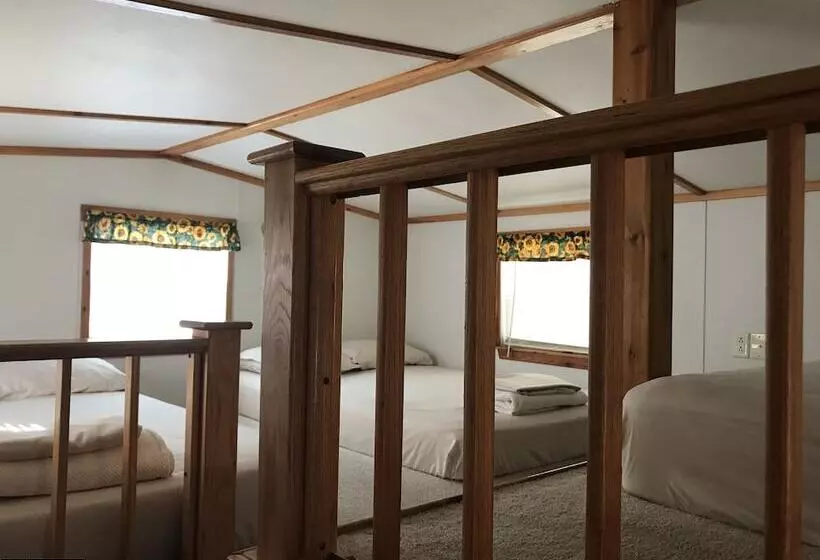 Hotelli Top Of The Hill Rv Resort & Cabins