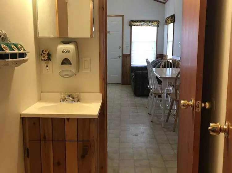 Hotelli Top Of The Hill Rv Resort & Cabins