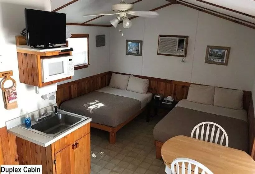 Hotelli Top Of The Hill Rv Resort & Cabins