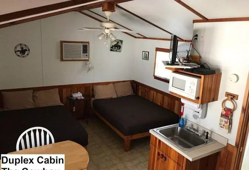 Hotelli Top Of The Hill Rv Resort & Cabins