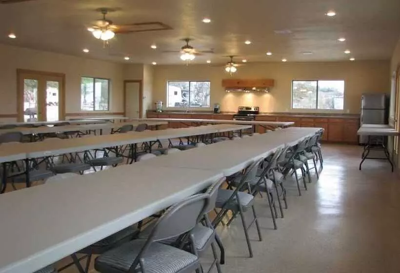 Hotelli Top Of The Hill Rv Resort & Cabins