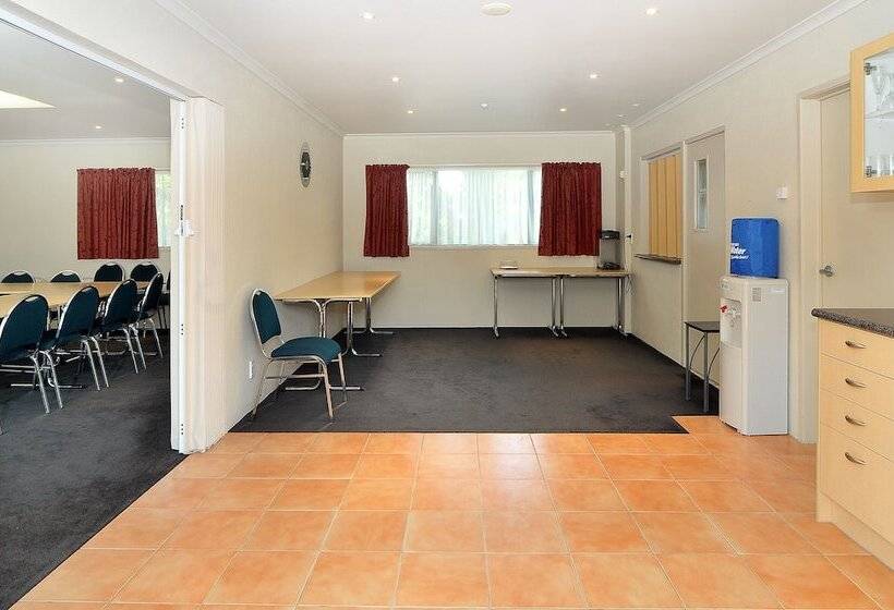 فندق على الطريق Academy At Botany Motor Inn