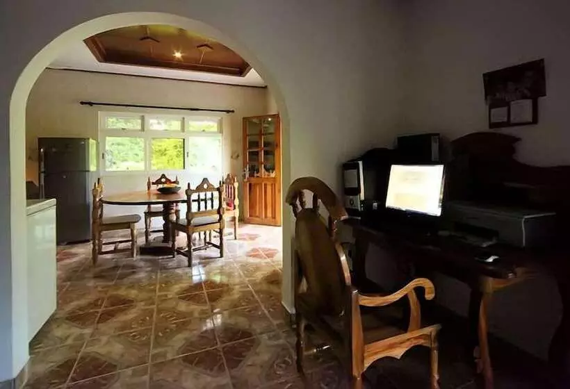 Majatalo Omusee Guesthouse