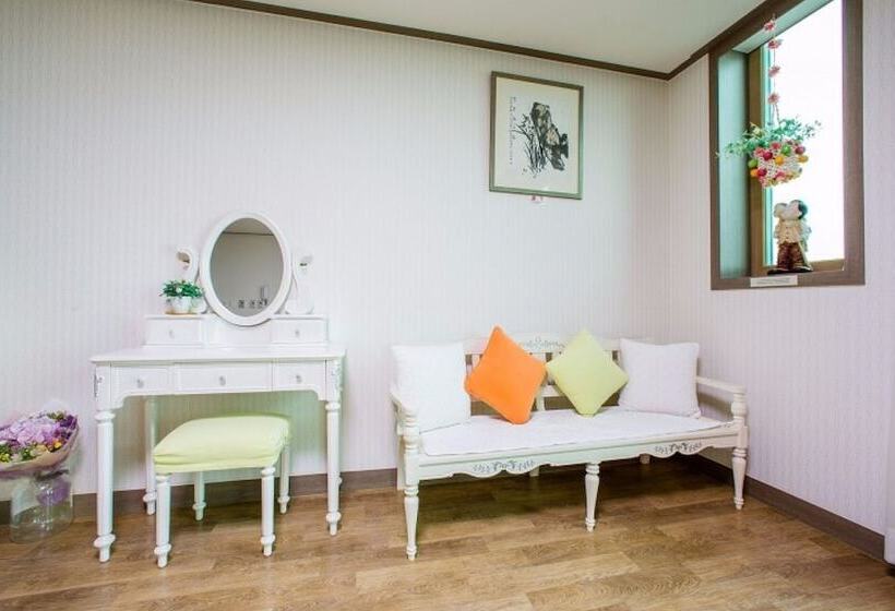 Seokmodo  White Wing Pension