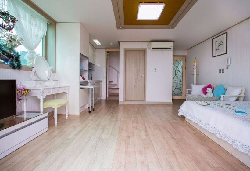 Seokmodo  White Wing Pension