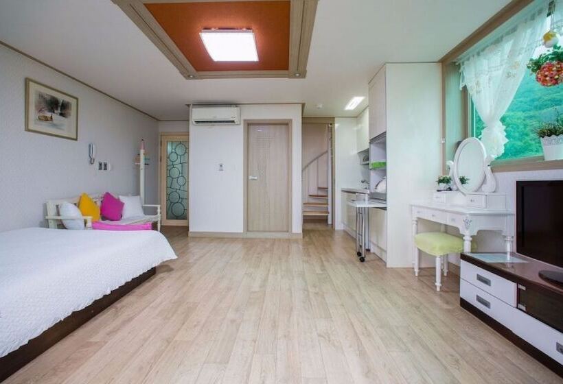 Seokmodo  White Wing Pension