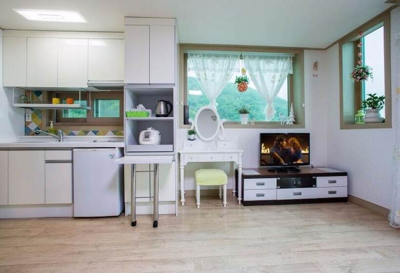 Seokmodo  White Wing Pension