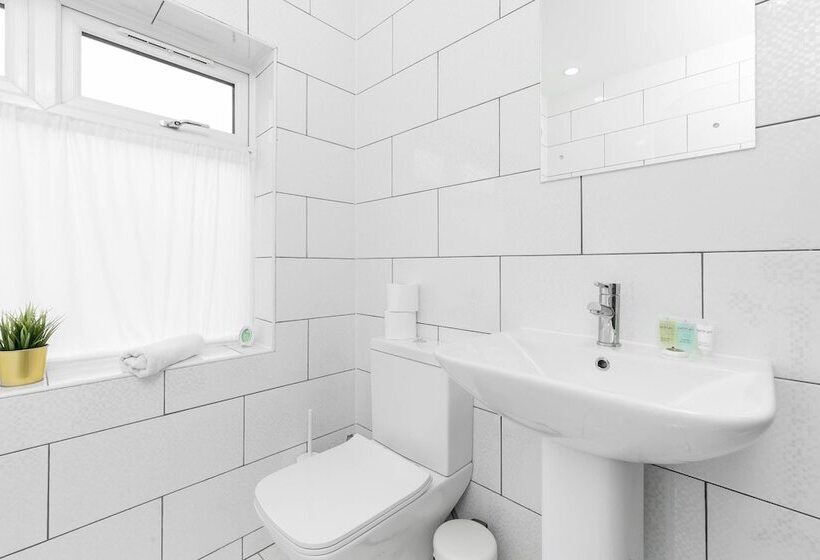 Spacious House With Garden Close To Birmingham City Centre