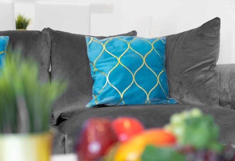 Spacious House With Garden Close To Birmingham City Centre