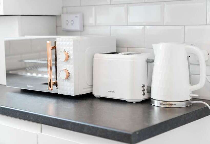 Spacious House With Garden Close To Birmingham City Centre