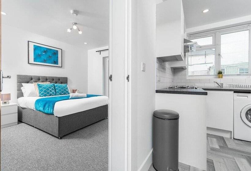 Spacious House With Garden Close To Birmingham City Centre