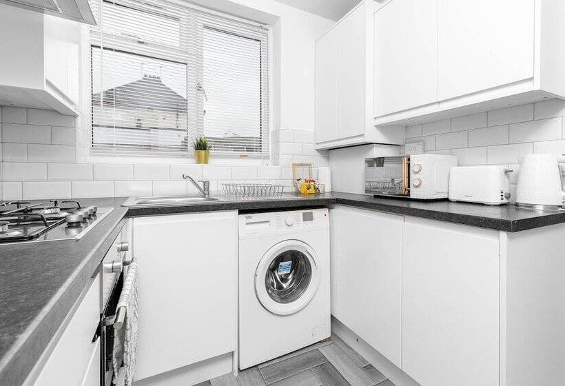 Spacious House With Garden Close To Birmingham City Centre