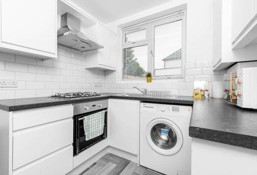 Spacious House With Garden Close To Birmingham City Centre