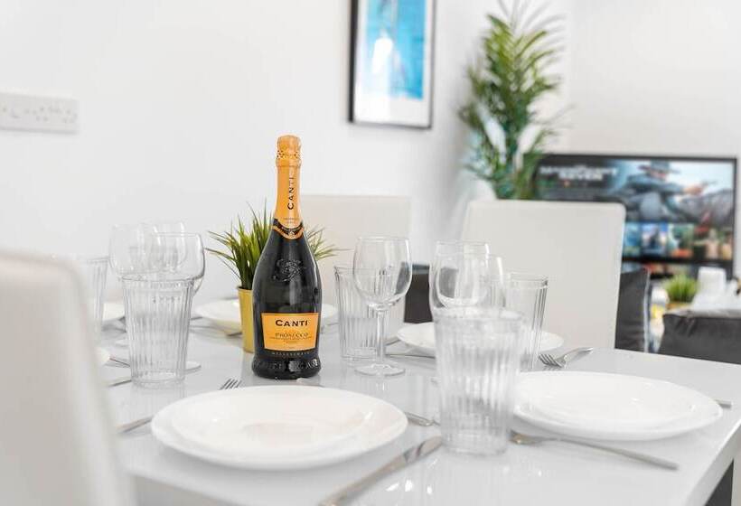 Spacious House With Garden Close To Birmingham City Centre