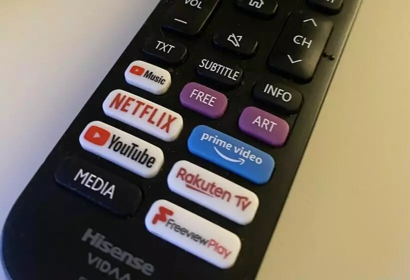 Stunning 4 Bedroom Cabin With Hot Tub In Beattock!