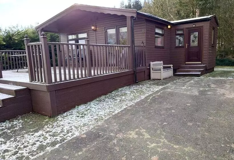 Stunning 4 Bedroom Cabin With Hot Tub In Beattock!