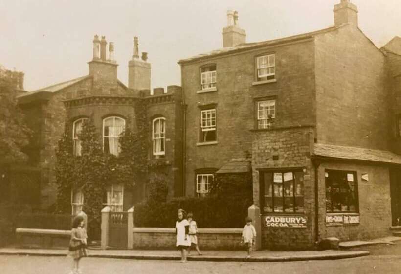 Stunning Quirky 2 Bed Cottage In New Brighton