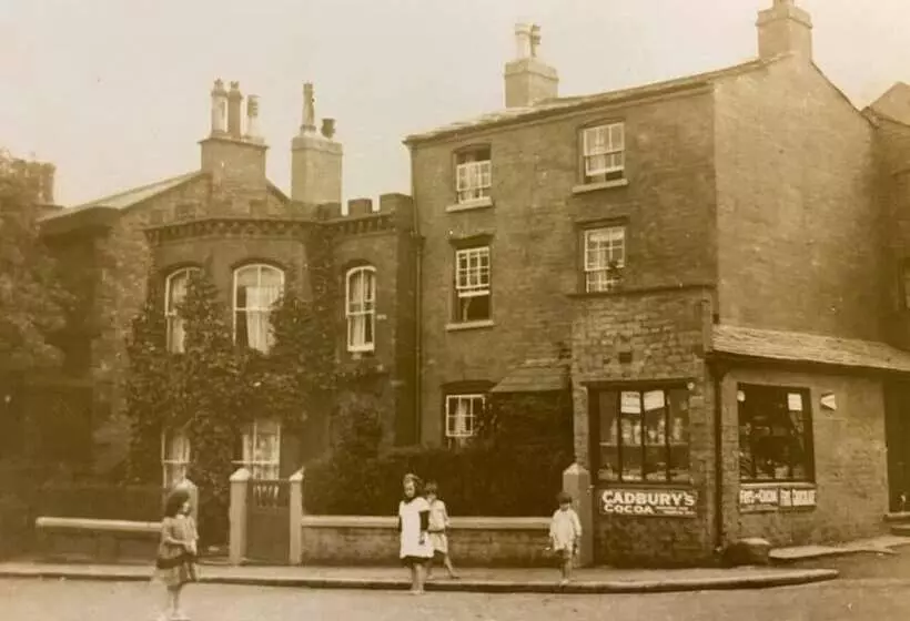 Stunning Quirky 2 Bed Cottage In New Brighton