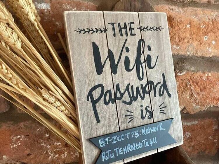 Stunning Quirky 2 Bed Cottage In New Brighton