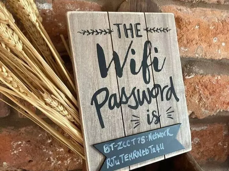 Stunning Quirky 2 Bed Cottage In New Brighton