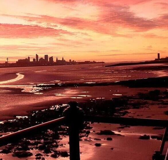 Stunning Quirky 2 Bed Cottage In New Brighton