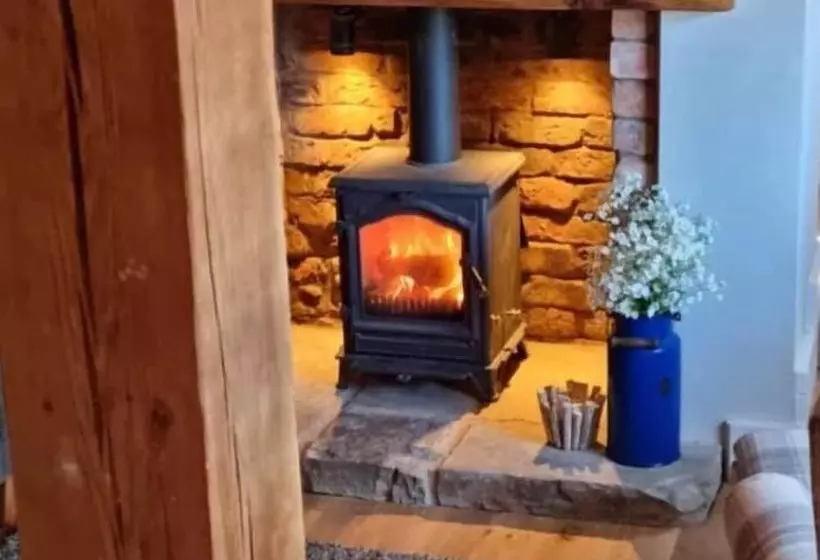 Stunning Quirky 2 Bed Cottage In New Brighton