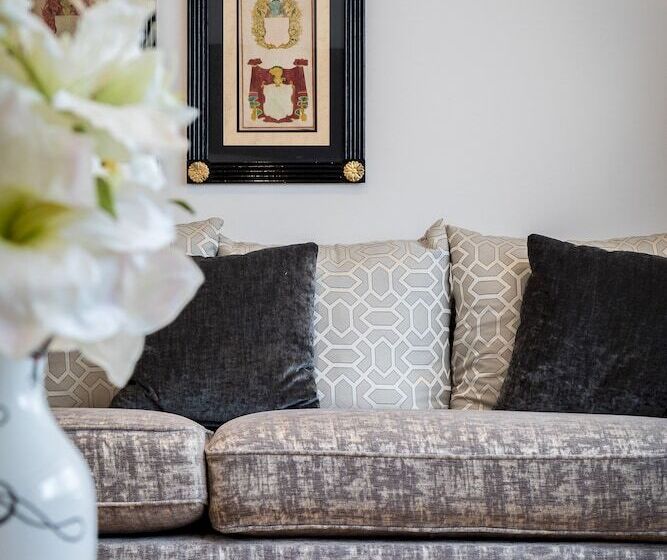 4 Bedroom Villa On Marble Arch