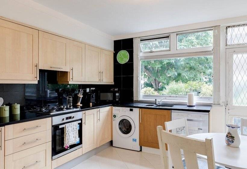 4 Bedroom Villa On Marble Arch