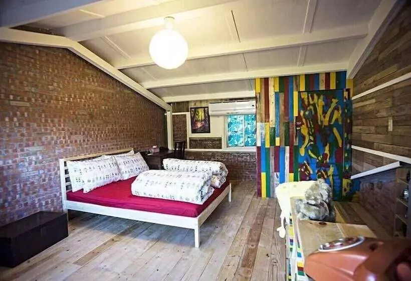 تختخواب و صبحانه Shabby Home 28
