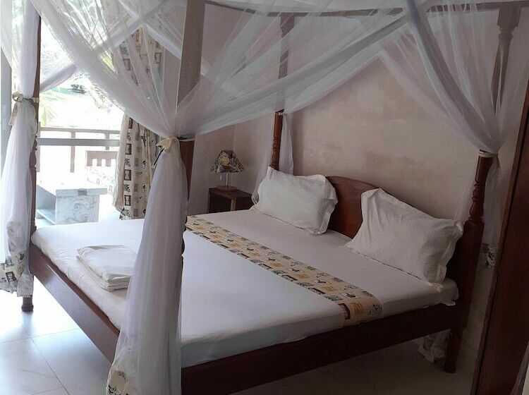 Hotelli Diani Paradise Villas