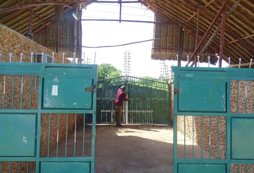 Hotelli Diani Paradise Villas