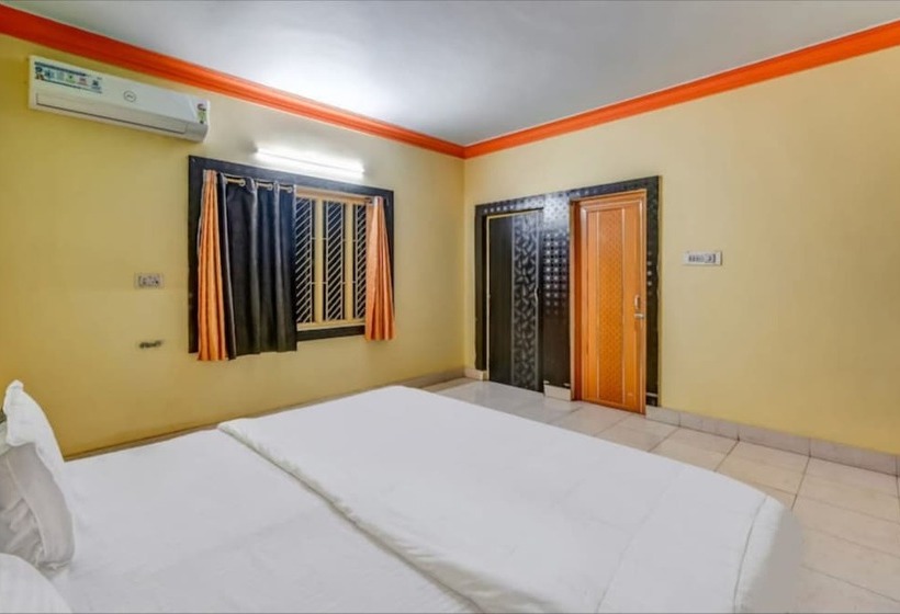 هتل Goroomgo Moon Ct Road Puri