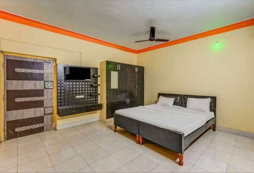 هتل Goroomgo Moon Ct Road Puri