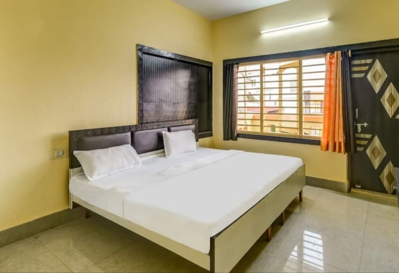 هتل Goroomgo Moon Ct Road Puri