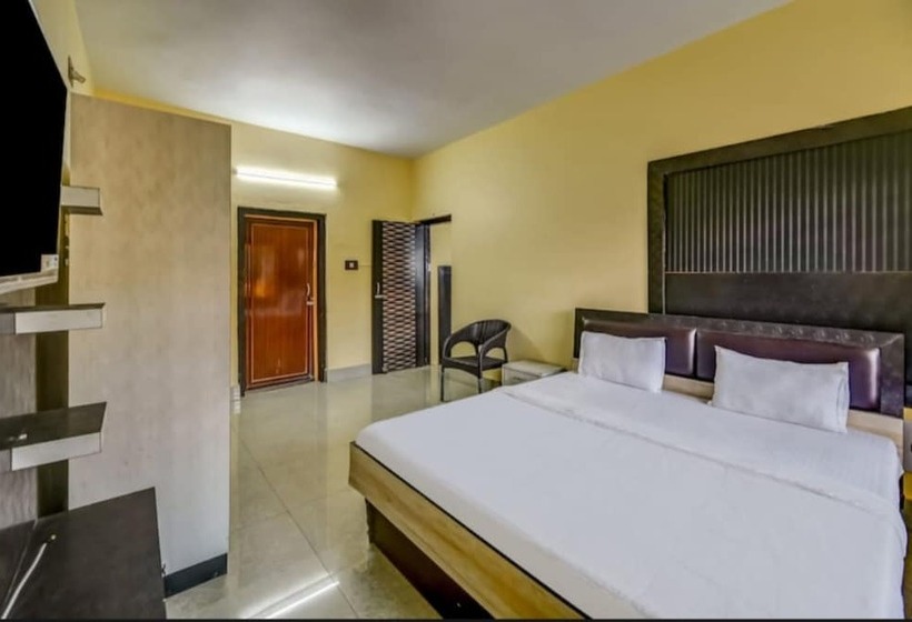 هتل Goroomgo Moon Ct Road Puri