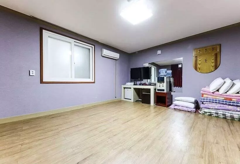 Motelli Daejeon Yuseong Hotel 141