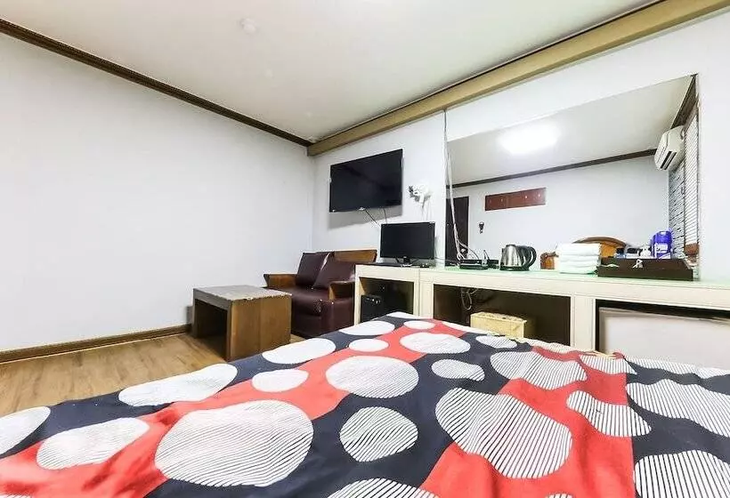 Motelli Daejeon Yuseong Hotel 141