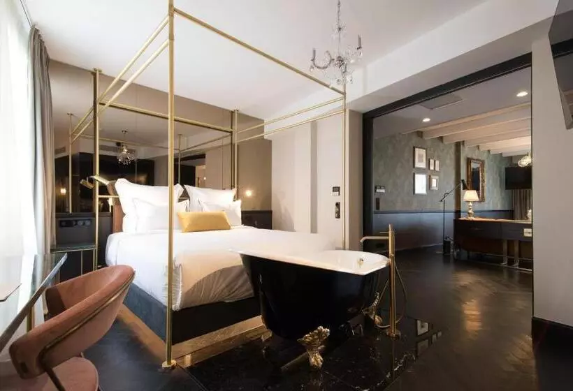 Skylark, Aluma Hotel & Resort