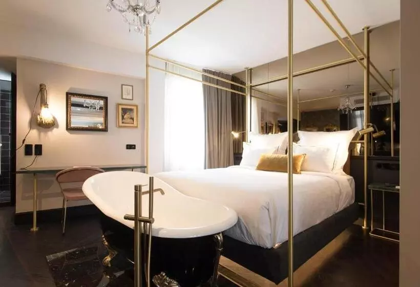 Skylark, Aluma Hotel & Resort