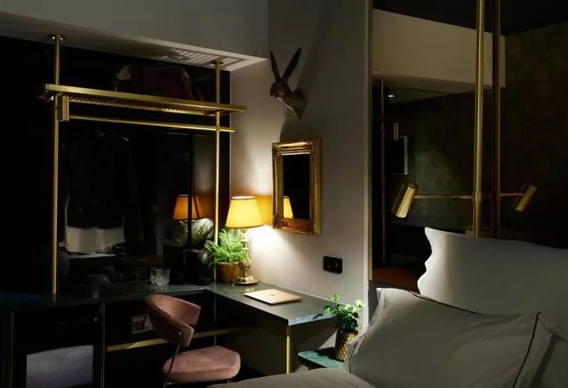 Skylark, Aluma Hotel & Resort