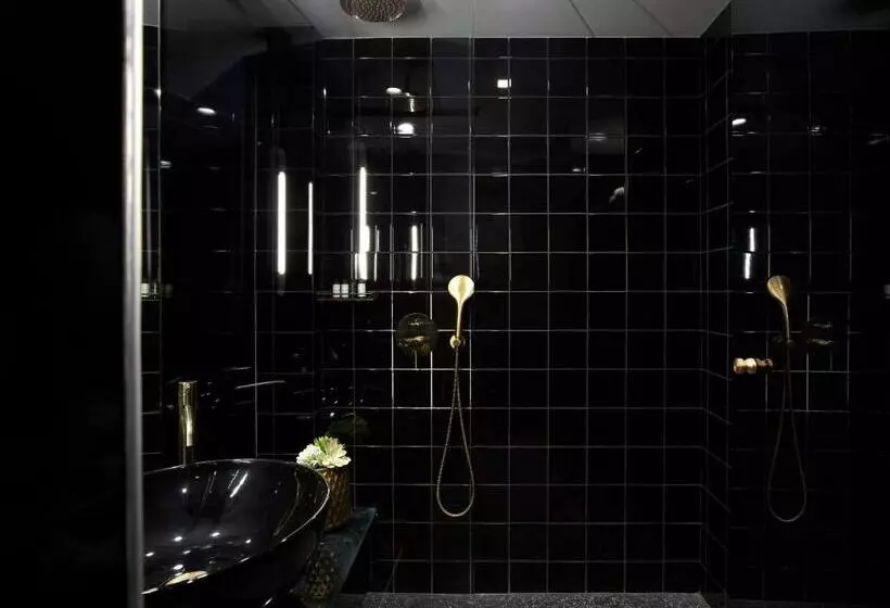 Skylark, Aluma Hotel & Resort