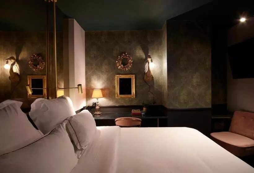 Skylark, Aluma Hotel & Resort